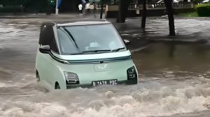 Apakah Mobil Listrik Wuling Air Ev Bisa Jalan Menembus Banjir Analisis Teknis Dan Panduan Keamanan