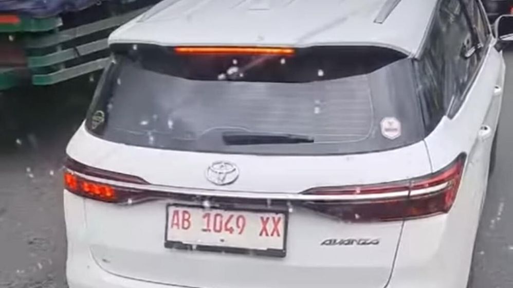 Mengapa Toyota Avanza Hybrid Tidak Menggunakan Colokan Listrik Ini Alasan Teknis Dan Praktisnya 1