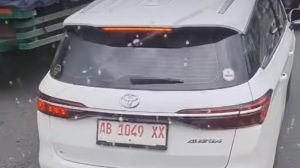 Mengapa Toyota Avanza Hybrid Tidak Menggunakan Colokan Listrik Ini Alasan Teknis Dan Praktisnya