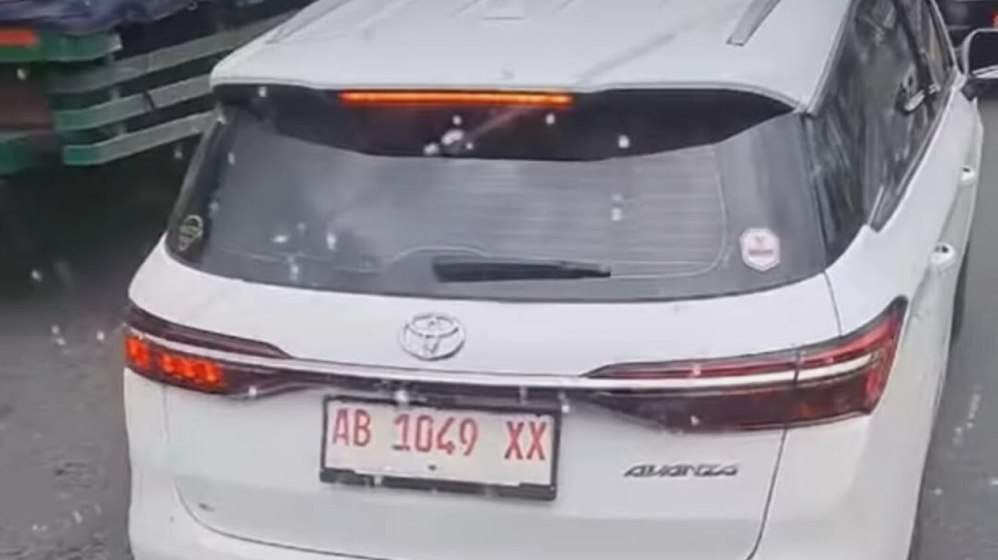 Mengapa Toyota Avanza Hybrid Tidak Menggunakan Colokan Listrik Ini Alasan Teknis Dan Praktisnya
